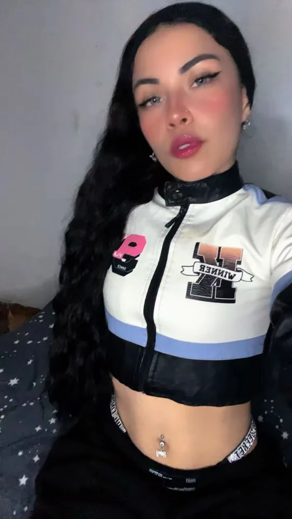 ZoeLuxx — Streamate Photos
