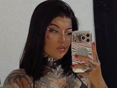 BellaTixy cam model