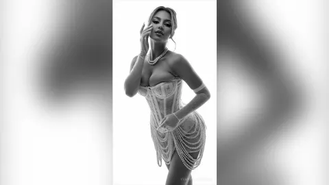EvangelineMargot — 🖤🤍
