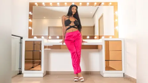 SamanthaRiviera — Soft look, wild mind