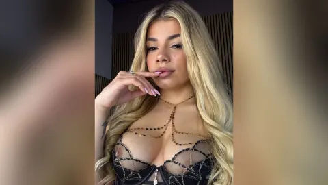 AmyBlyss — Teasing you with my beauty🎀