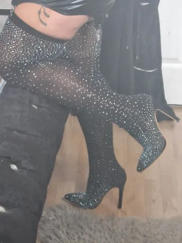 Taboo_MilfDebz — Streamate Photos