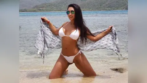 LaurenVenezs — uñas sexys
