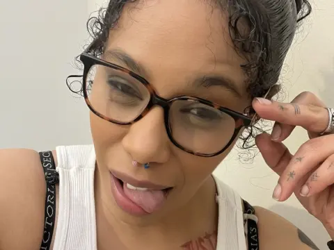 DesiraeLuciano cam model