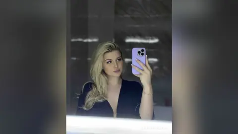 AlexisPowelson — Selfie 