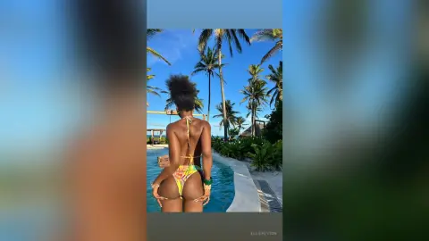 ElliePeyton — Vacation 🏝️🌊