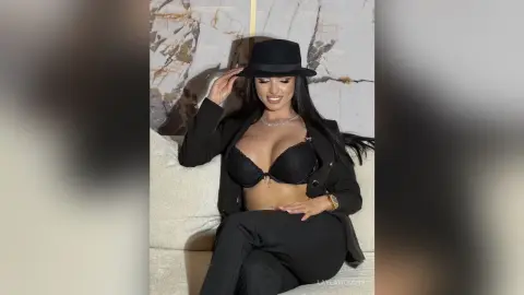 LaylaWoodss — Leave the hat on