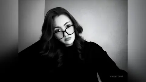 VickyToure — 😎yes yes I wear glasses😎