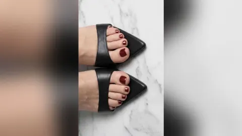 AlienaMoore — Worship my feet