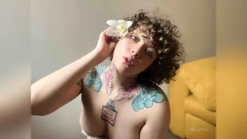 NellSton — Mariel Monroe