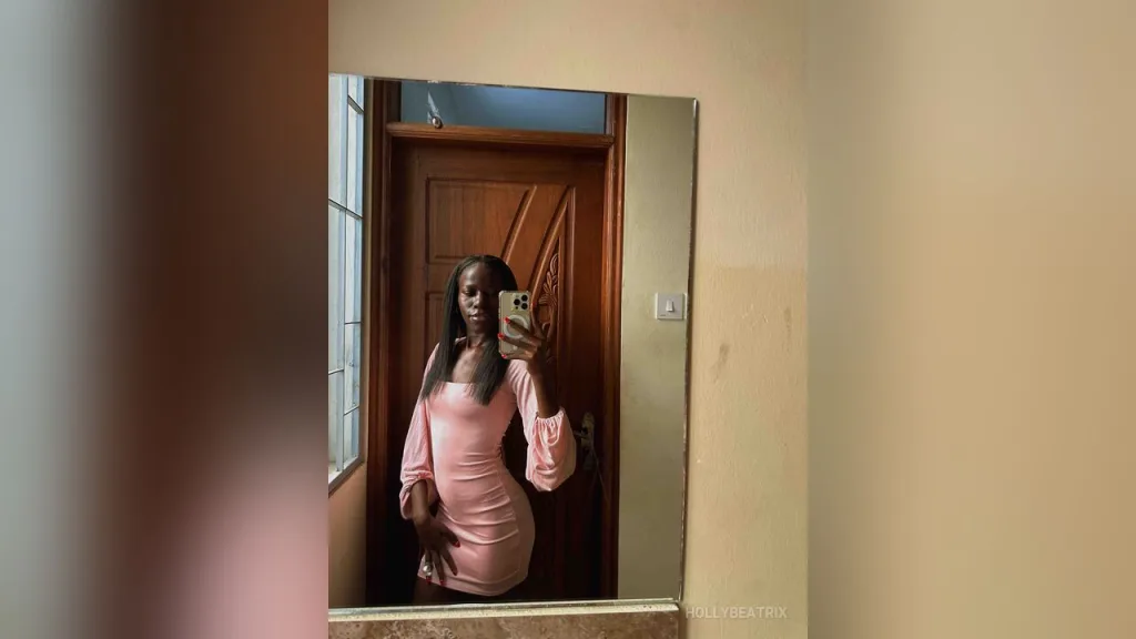 HollyBeatrix — Sexy in everywhere nothing extreme