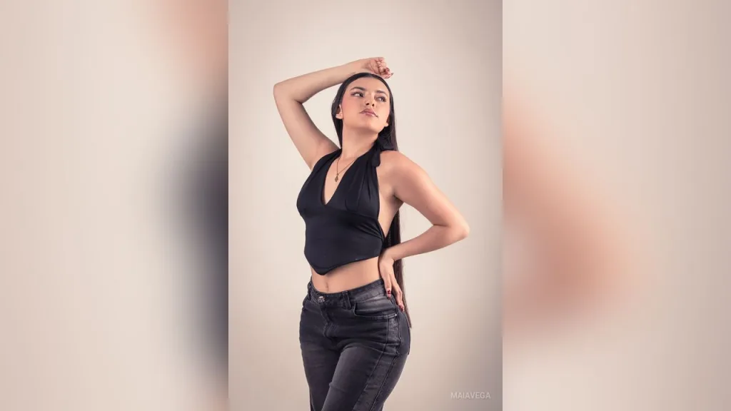 MaiaVega — live cam