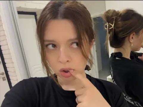 DevonaChurchey cam model