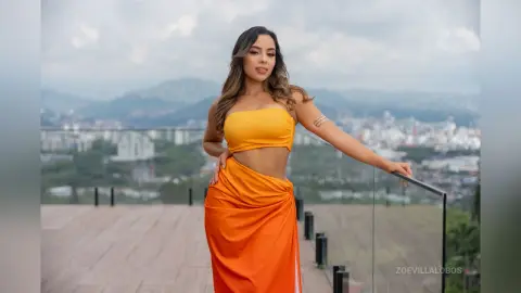 ZoeVillalobos — tropical beauty 🍑