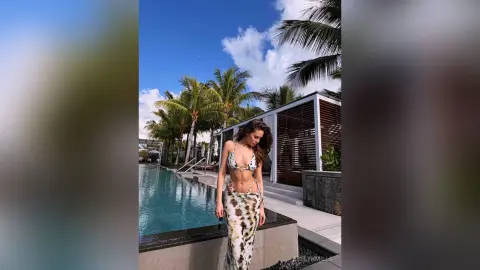 EvelynMills — 🌴🌴🌴🌴🌴
