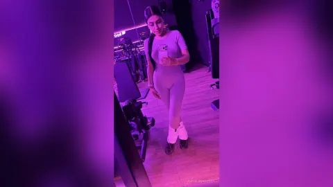 KatalinaVelvet — En el gym 