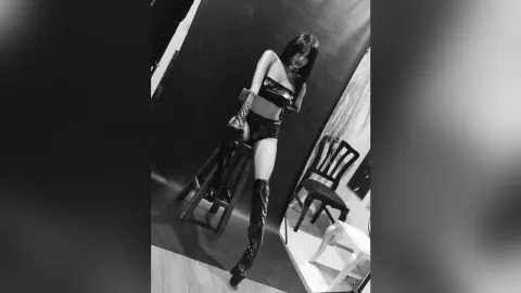 SarahDaviet — Come here with me 🔥