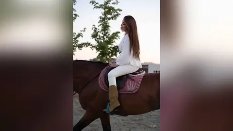 Chloe — Golden hour &amp; hoofbeats 🐎✨