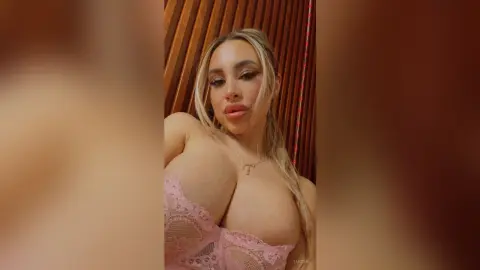 Lucine — Let me distract you 💋