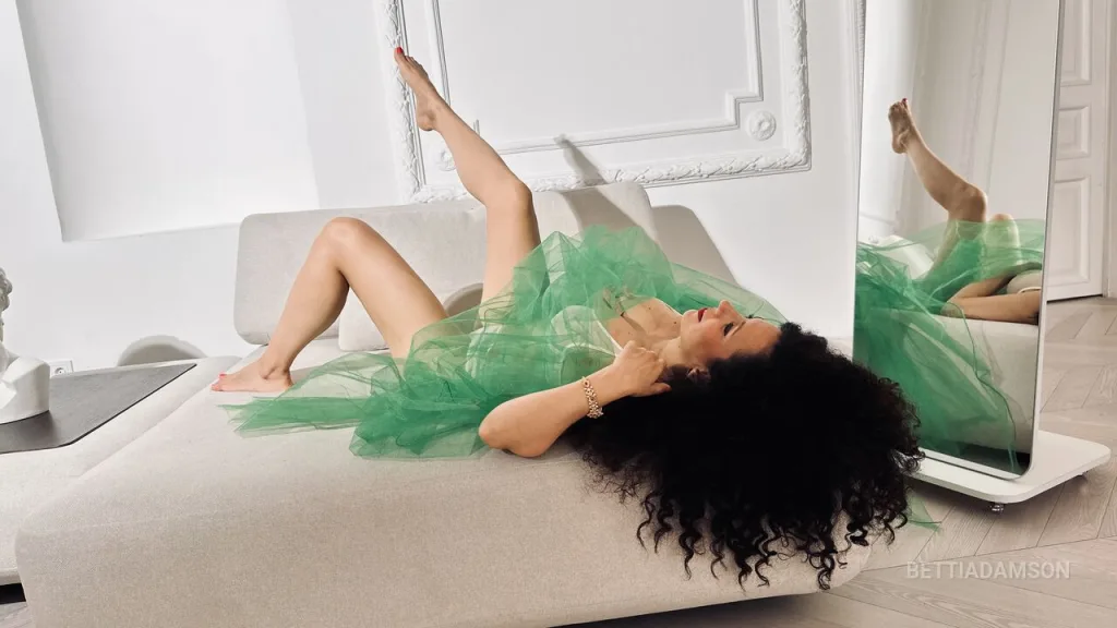 BettiAdamson — live cam