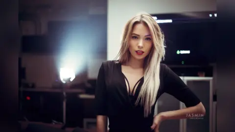 CarolineMayer — Behind the scenes - video promo