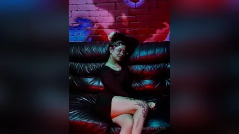 SaskiaVellour — Urban girl