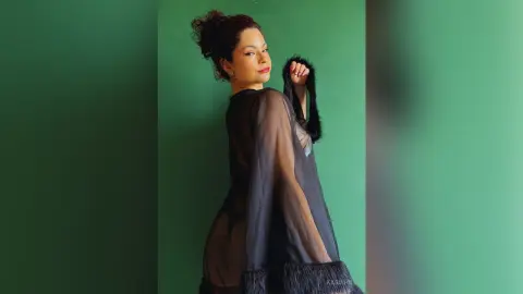 KasiaHill — Your wife enjoying herself at home