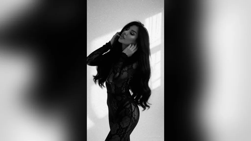 CassandraLeon — live cam