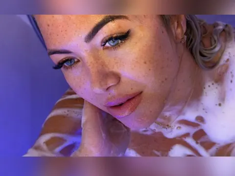 Anelise cam model