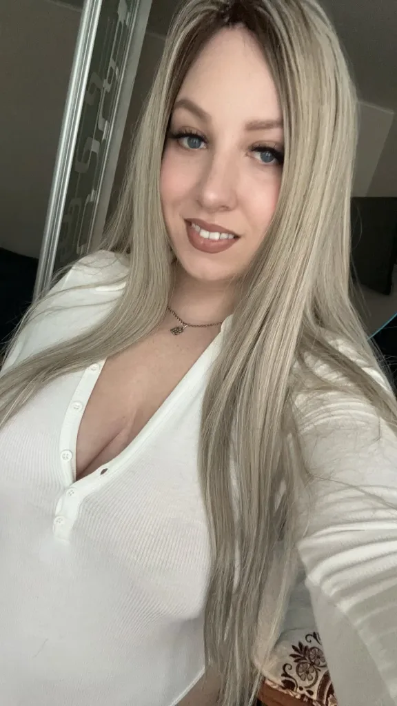 Luna_Gaze — Streamate Photos
