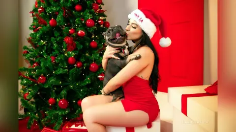 NiaSalvatore — Merry Christmas! 🤶🏼