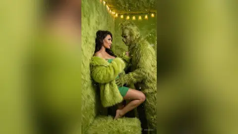 Meghan — Grinchy! ❄️❄️