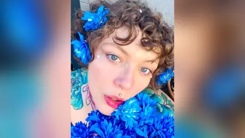 NellSton — UN RAMO DE FLORES AZULES NO SE SECA