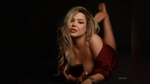 Sophie — Pure pleasure 🫦
