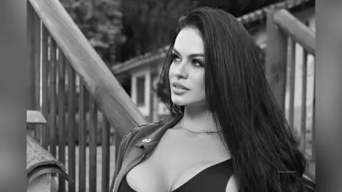 ErikaHoffman — Make me yours, or at least try😳