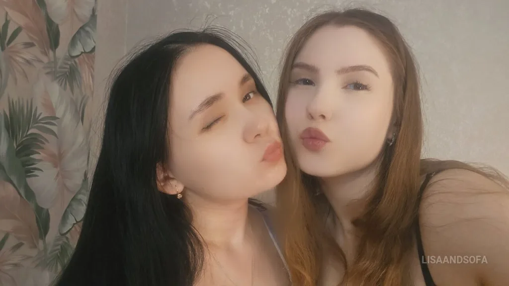 LisaAndSofa