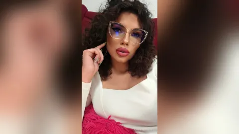 KaterinaGilbert — Curly Dominatrix
