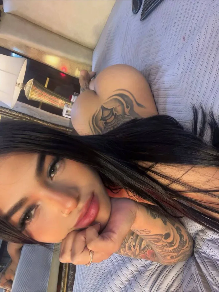 IsabellaSanzz — Streamate Photos