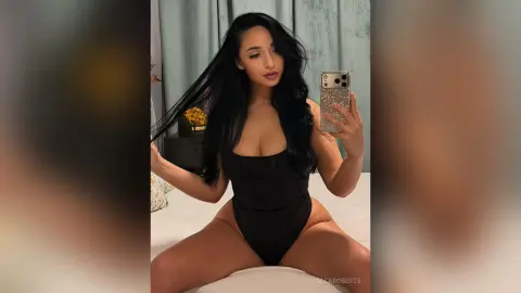 AllaRoberts — More Hips