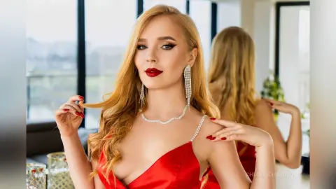 ChloeRichardson — Business Woman
