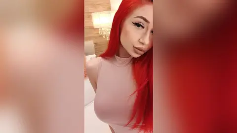 Noir — Selfie