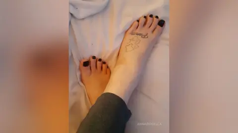 AnnaRosella — my feet for you 