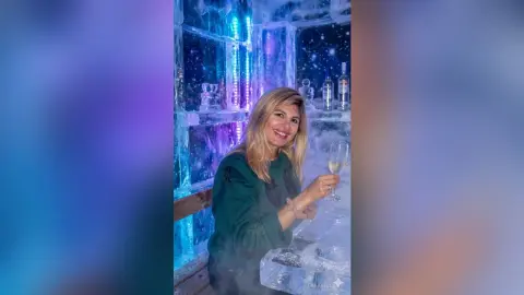 LaraBellamy — Ice bar