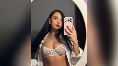 AllaRoberts — Selfie Mirror