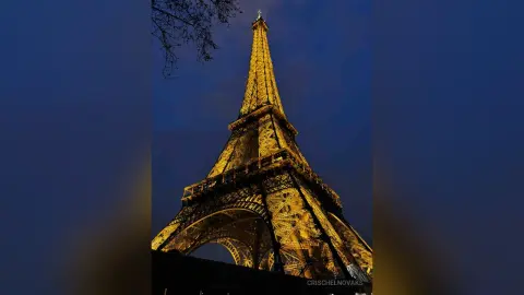 CrischelNovaks — París🗼