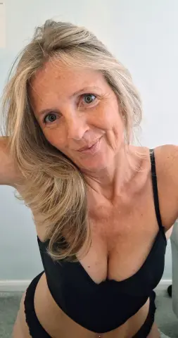 HotMatureLucy26 — Streamate Photos