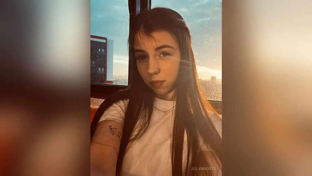 JolynHouts — live cam