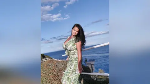 LaraDevi — Happy in Greece