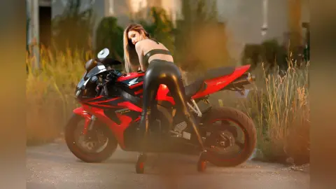 Evelyn — motorbike