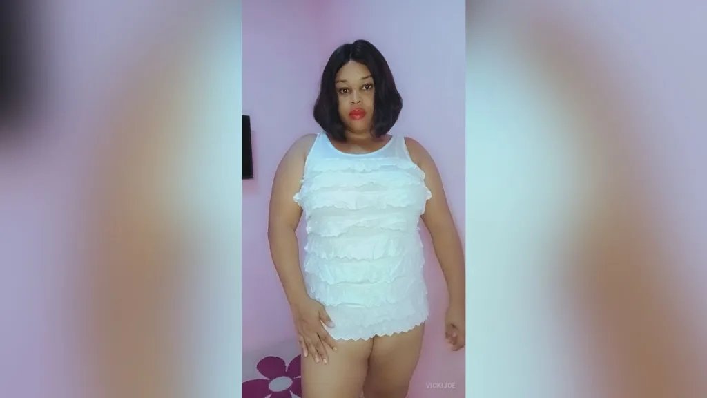 VickiJoe — Curvy body
